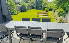 leBel endroit 145m2 , terrain et terrasse de 350m2 au coeur des commerces ,à proximité de la mer et tous services inclus